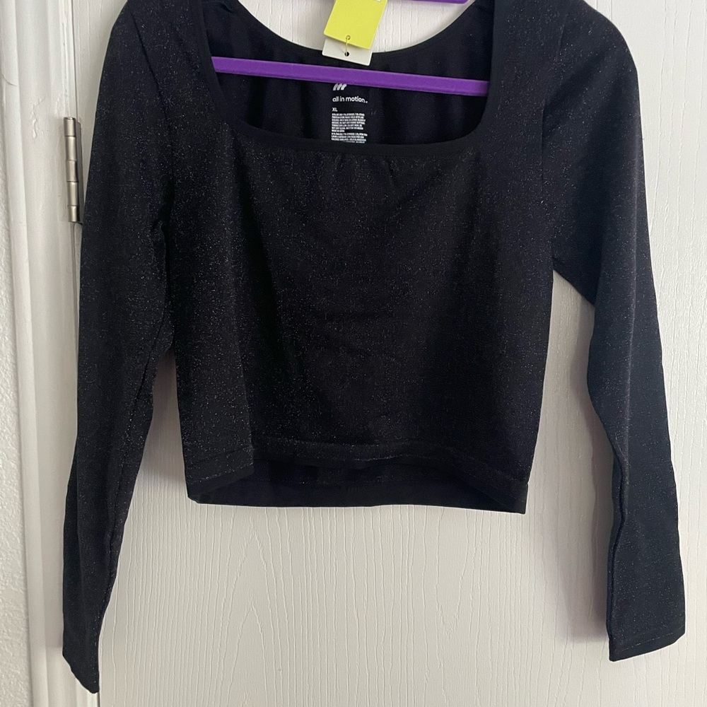 🌟5/$15🌟All in Motion Black Sparkle Fitted Crop Top